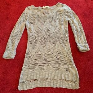 Chevron print gray sweater